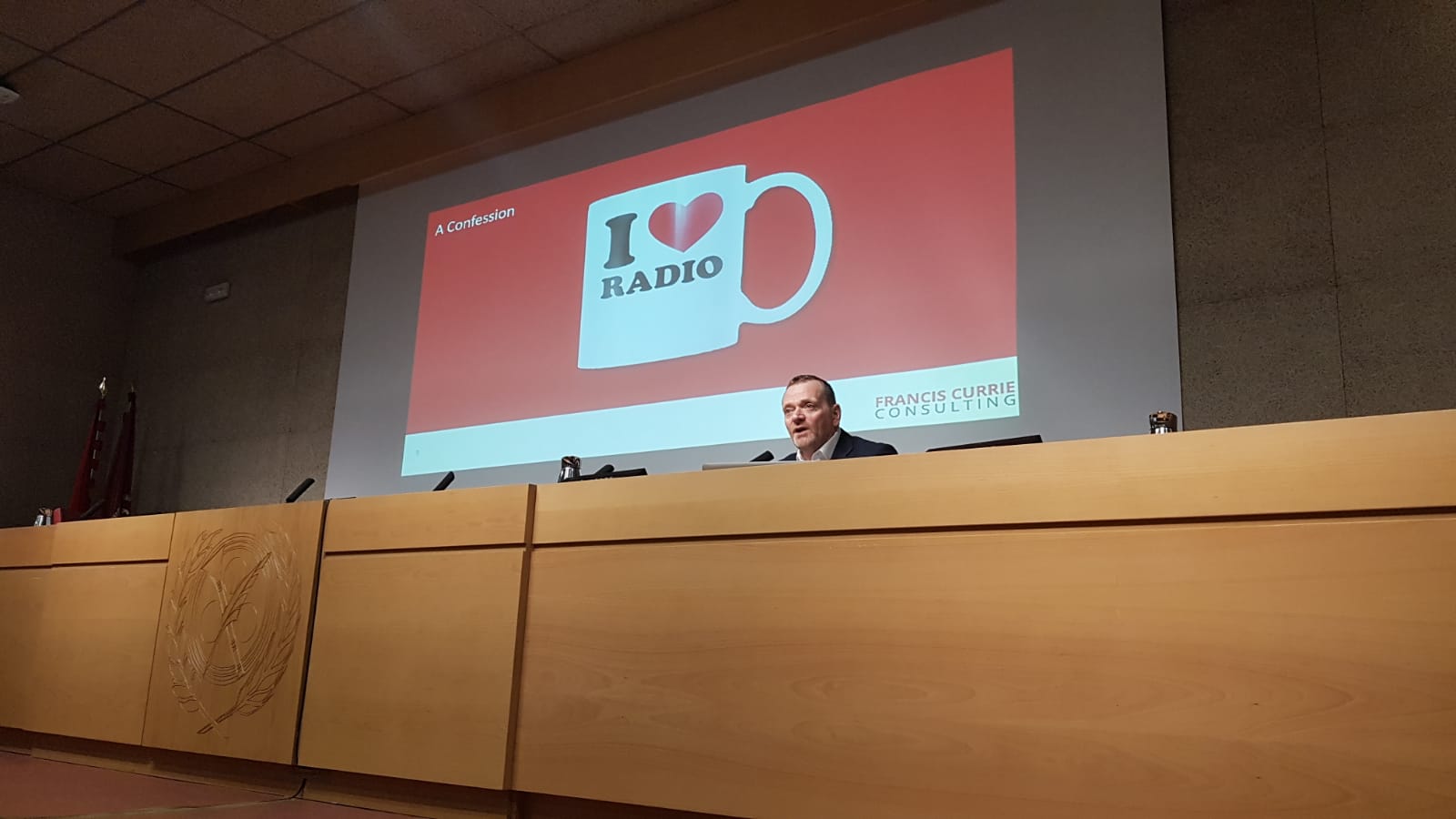Expertos y estrellas de la radio abordan el futuro de la radiodifusión  - 6